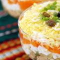 Салат из печени трески с рисом – варианты приготовления полезной закуски