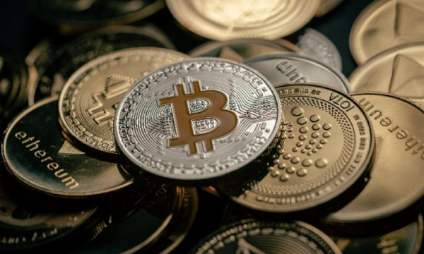 Биткоин лучше золота, считает генеральный директор Coinbase Брайан Армстронг