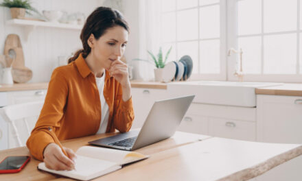 Как сформировать чек самозанятому: доступные сервисы и правила оформления