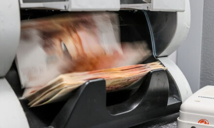 Россияне перечислили втрое больше налогов с процентов по вкладам