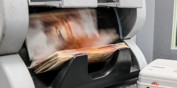 Россияне перечислили втрое больше налогов с процентов по вкладам