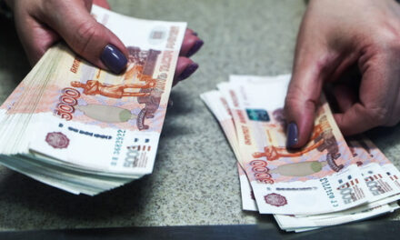 Больше половины регионов РФ столкнулись с дефицитом бюджета