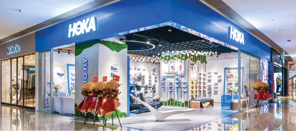 
											
							История бренда кроссовок Hoka &ndash; сделали удобную обувь для себя, а получился бренд						
									