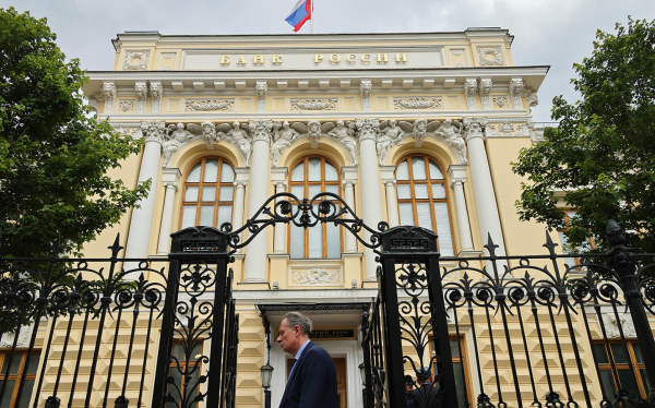 Средняя ставка по вкладам в топ-10 банков резко снизилась