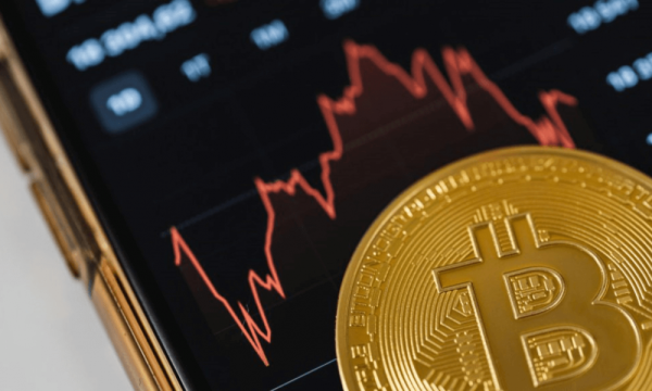 Биткоин опустился ниже 87 000 долларов на фоне падения криптовалютных активов и роста цен на металлы после Рождества