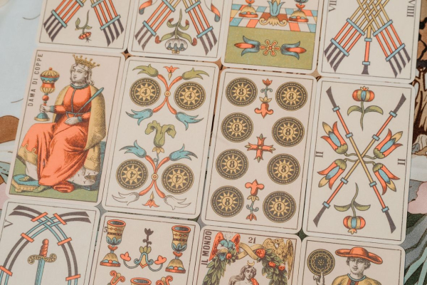 
                    &laquo;Мир обещает деньги&raquo;: альтернативные финансовые прогнозы на 2026 год
                