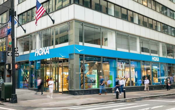 
											
							История бренда кроссовок Hoka &ndash; сделали удобную обувь для себя, а получился бренд						
									