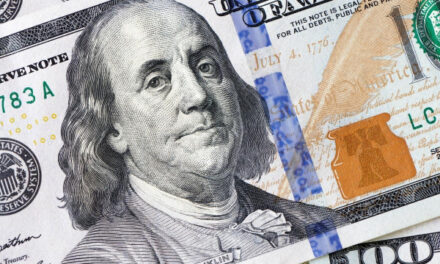 Официальный курс доллара по итогам 2025 года упал на 23%, почти до ₽78