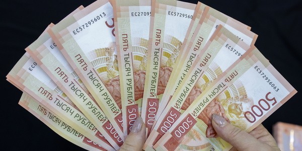 Объем наличных в обращении вырос на 659 млрд руб. за 3 месяца Объем наличных в обращении вырос на 659 млрд руб. за 3 месяца