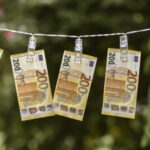 Евро: стоит ли покупать, каким будет курс, прогнозы аналитиков