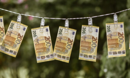 Евро: стоит ли покупать, каким будет курс, прогнозы аналитиков