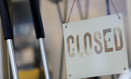 Более 20 брендов одежды и обуви в 2025 году закрыли магазины