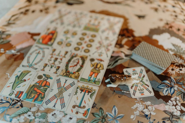 
                    &laquo;Мир обещает деньги&raquo;: альтернативные финансовые прогнозы на 2026 год
                