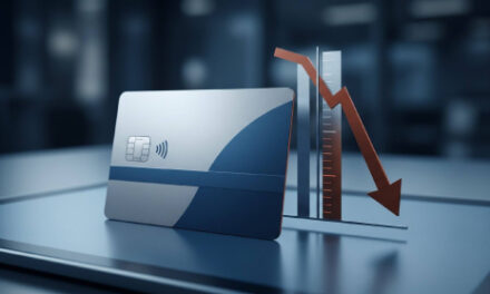 Кредитные карты под давлением: почему банки урезают лимиты до 90–100 тысяч рублей и что делать клиентам